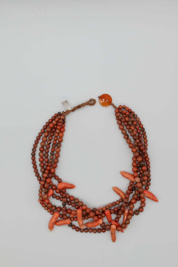 Confuorto - Collana girocollo con corni in corallo