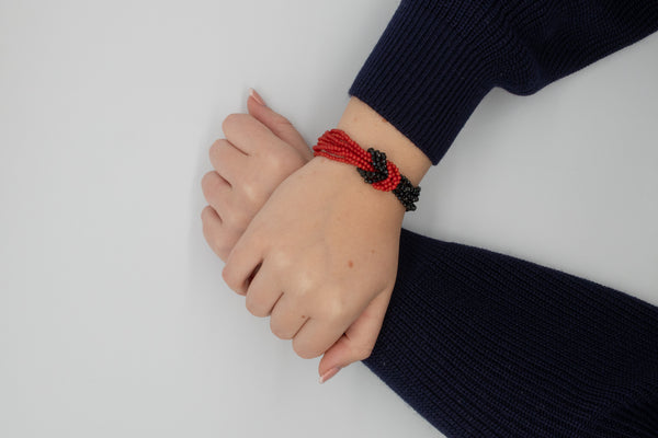 Rajola - Bracciale collezione ABBRACCI in onice e corallo
