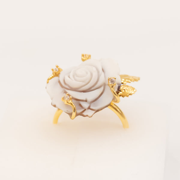 Coral Waves - Anello in argento dorato con rosa su cammeo